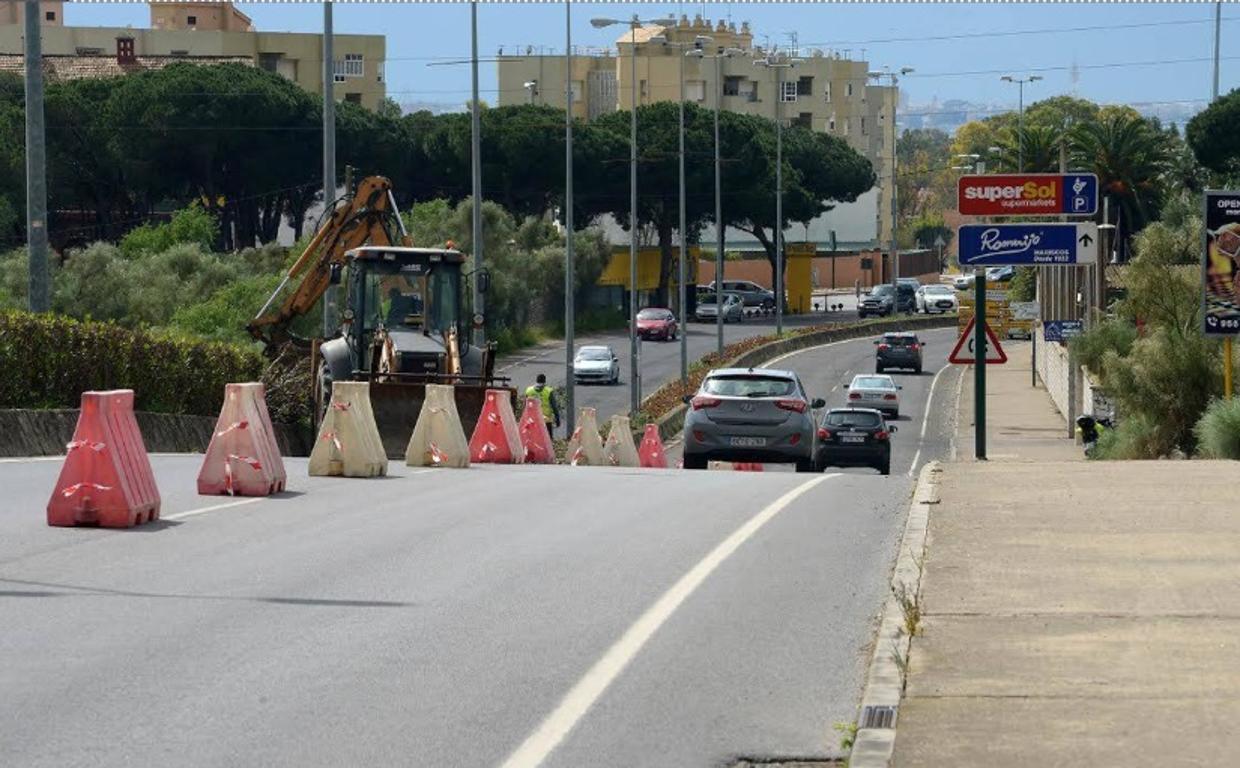 La calle está situada junto a la avenida Víctimas del Terrorismo