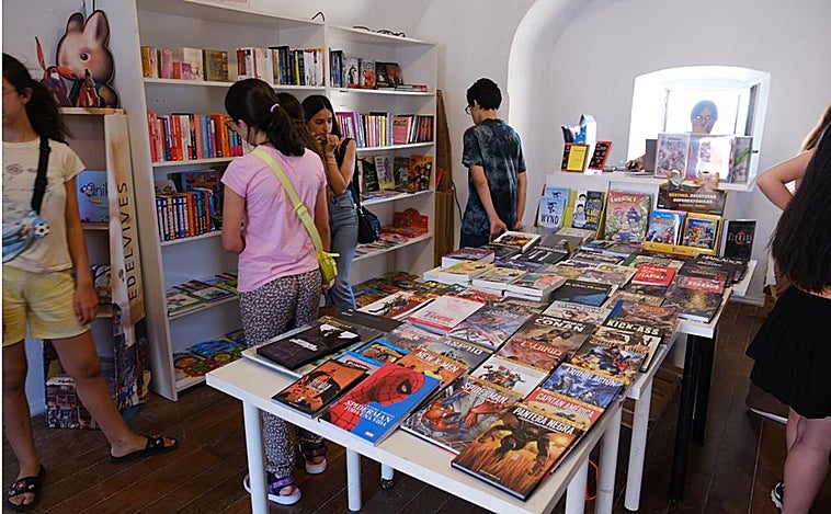 El escritor Caballero Bonald marca los actos literarios de la Feria del Libro este miércoles