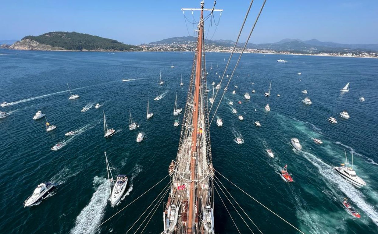 El Elcano llegado a Marín.