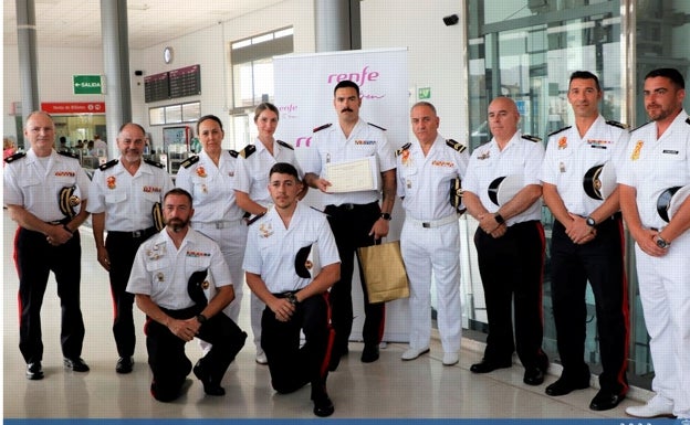 Foto de grupo de los militares durante el acto.