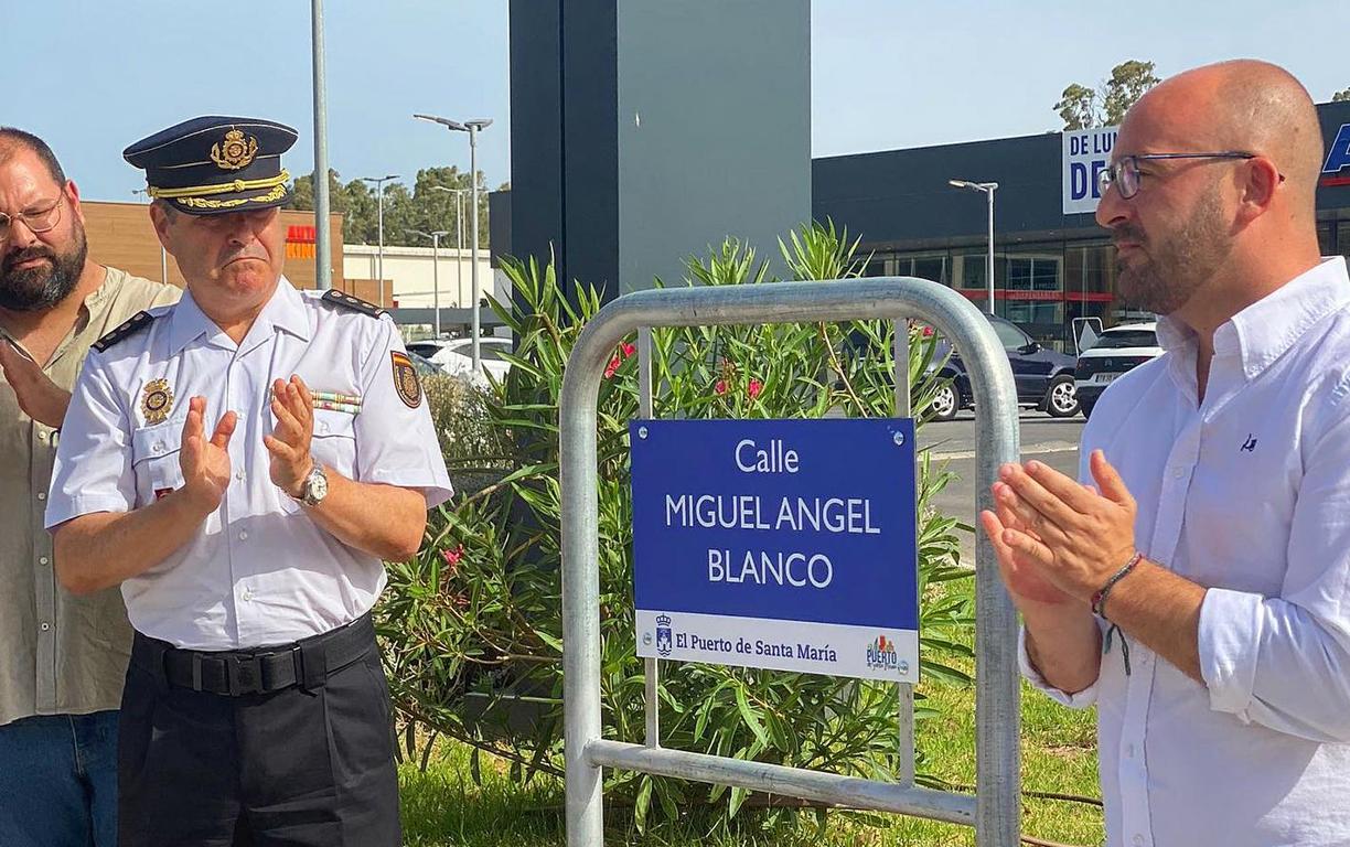 El Puerto ha inaugurado este miércoles una calle con su nombre