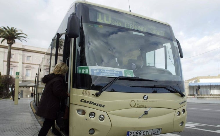 Las asociaciones de consumidores abogan por la gratuidad de los autobuses interurbanos