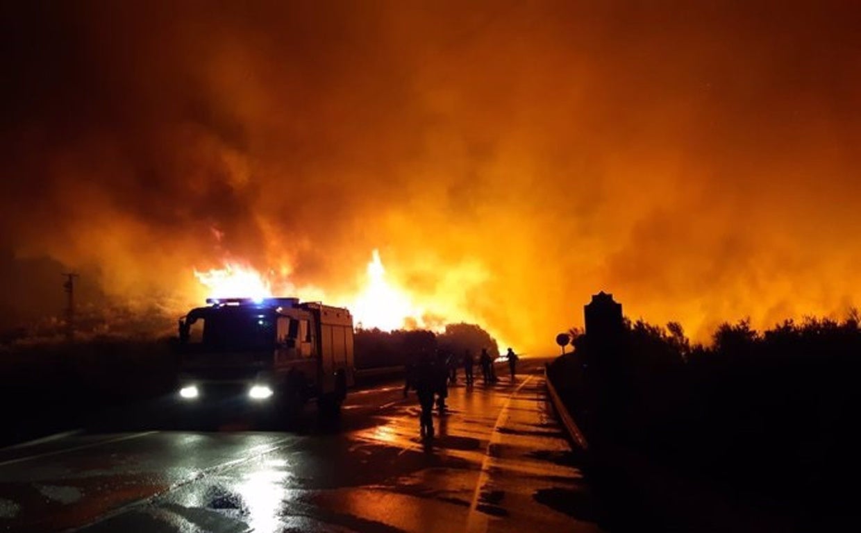 Declarado un incendio en un paraje rural de Olvera