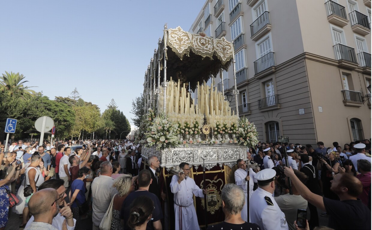 Cádiz se ha volcado este sábado en la procesión de la Virgen del Carmen.