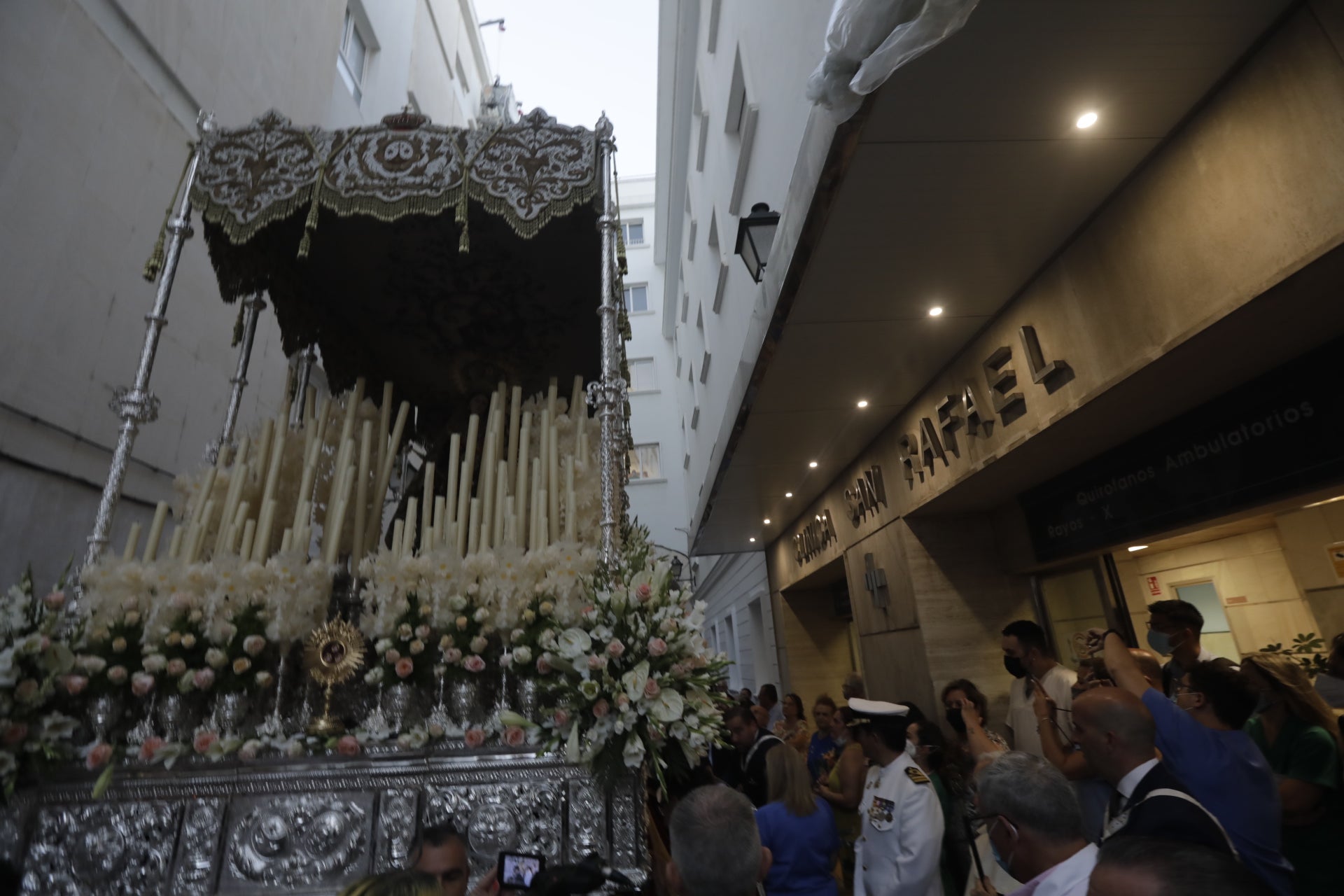 En imágenes: Así ha sido el reencuentro de la Virgen del Carmen con los gaditanos