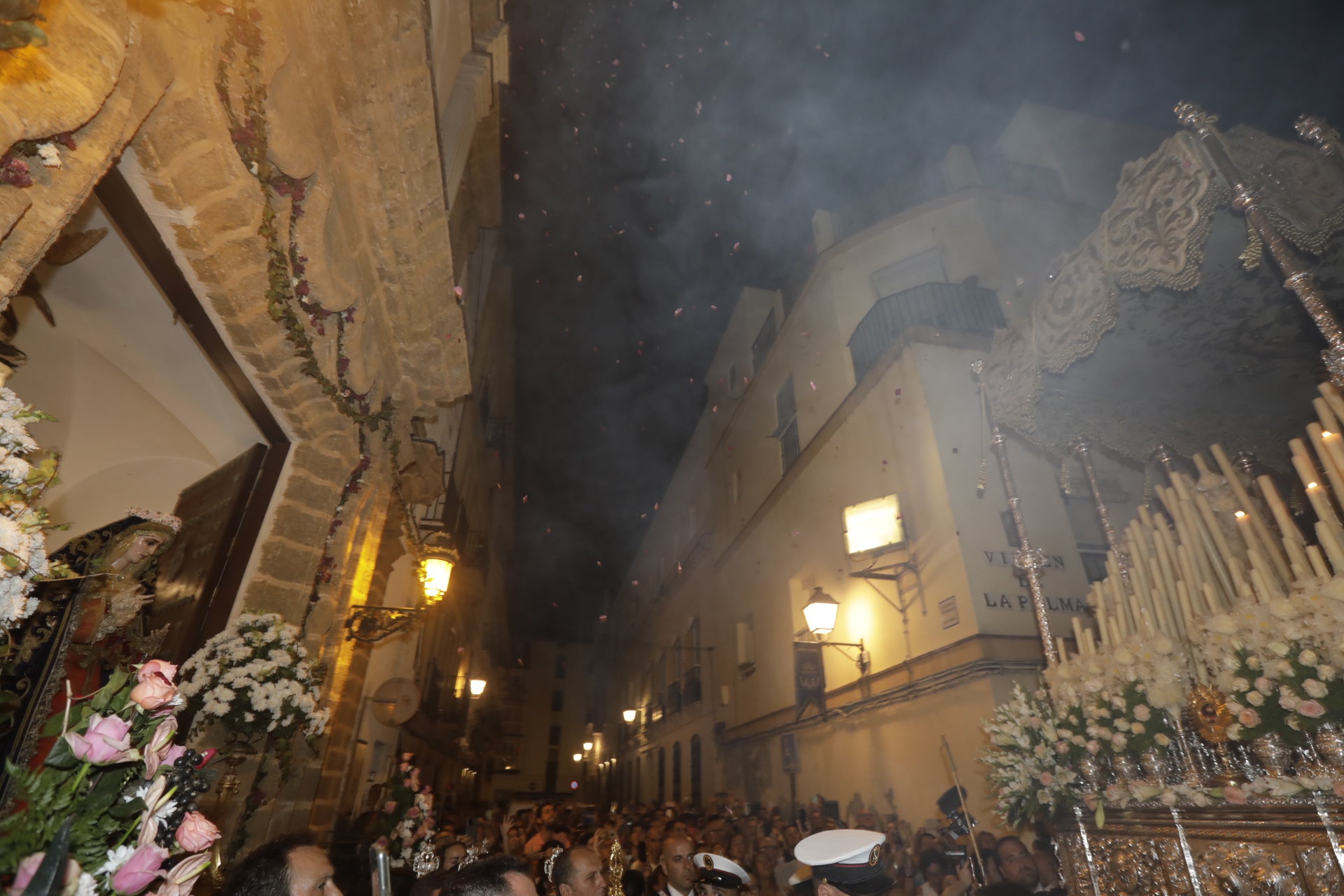 En imágenes: Así ha sido el reencuentro de la Virgen del Carmen con los gaditanos