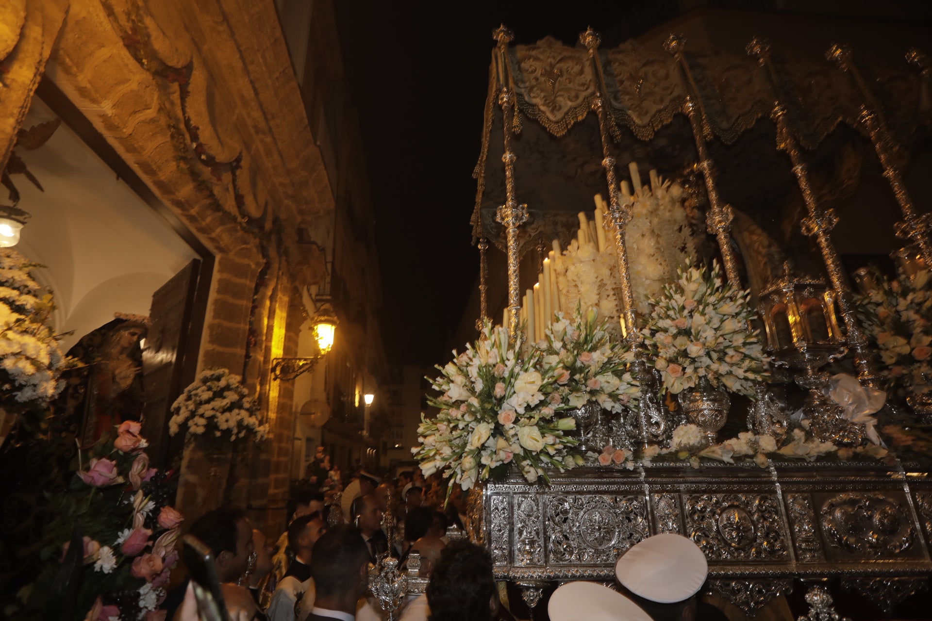 En imágenes: Así ha sido el reencuentro de la Virgen del Carmen con los gaditanos