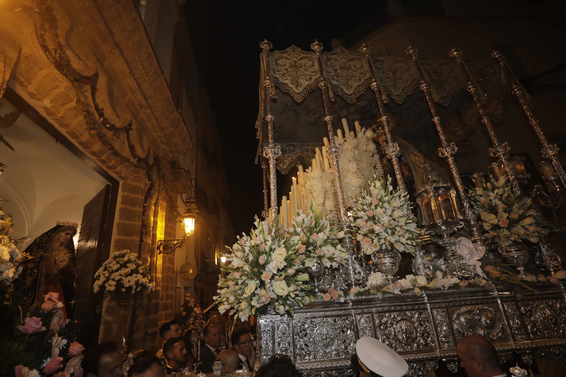 En imágenes: Así ha sido el reencuentro de la Virgen del Carmen con los gaditanos