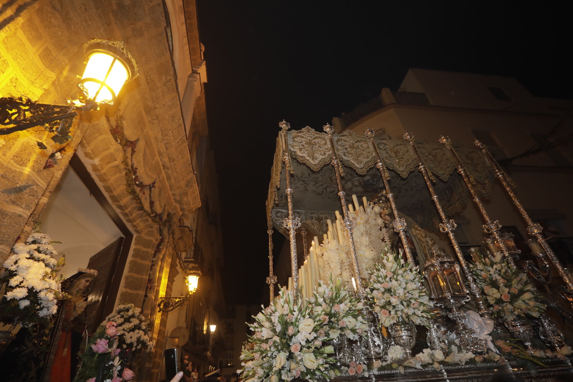 En imágenes: Así ha sido el reencuentro de la Virgen del Carmen con los gaditanos