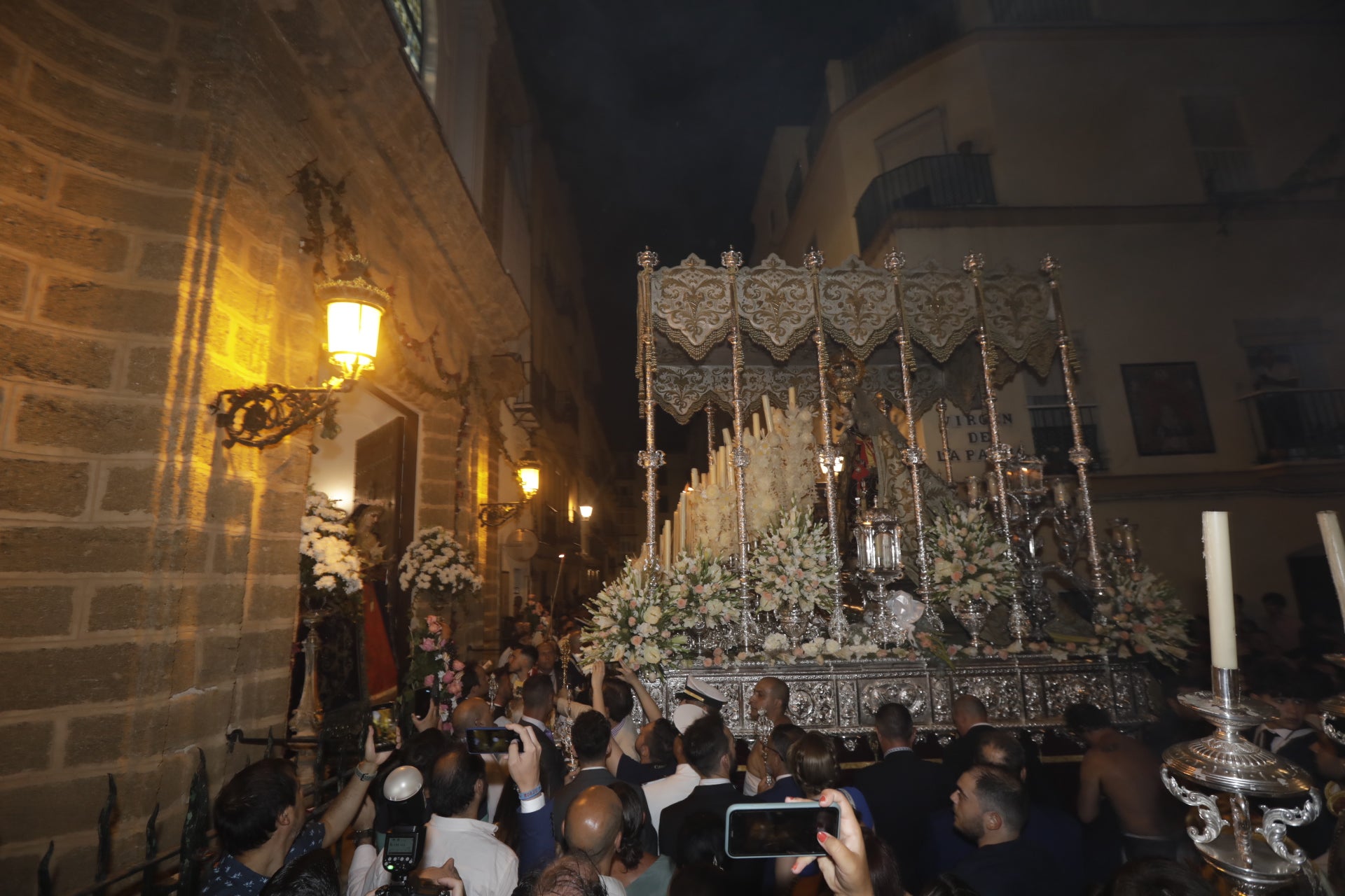 En imágenes: Así ha sido el reencuentro de la Virgen del Carmen con los gaditanos