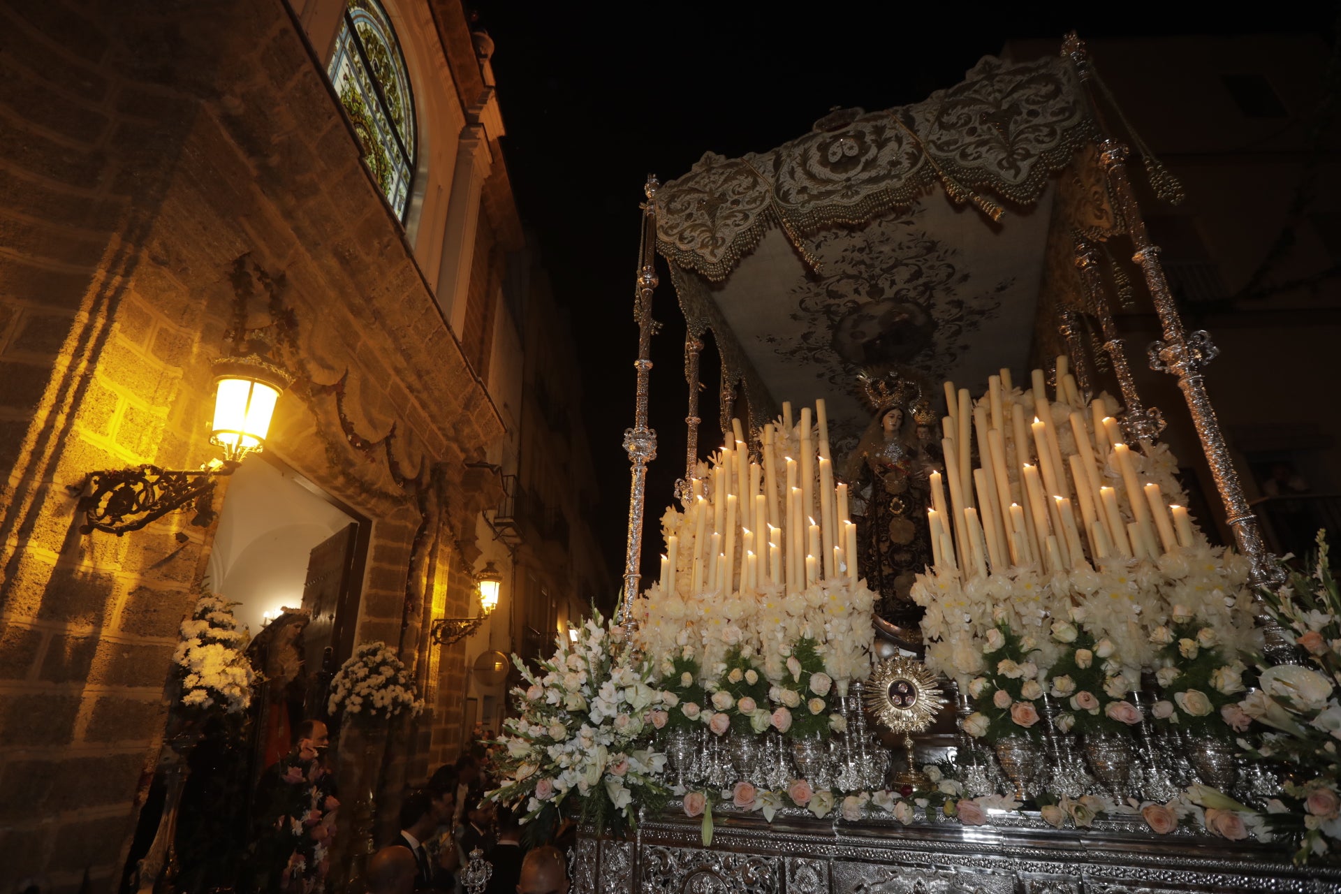 En imágenes: Así ha sido el reencuentro de la Virgen del Carmen con los gaditanos