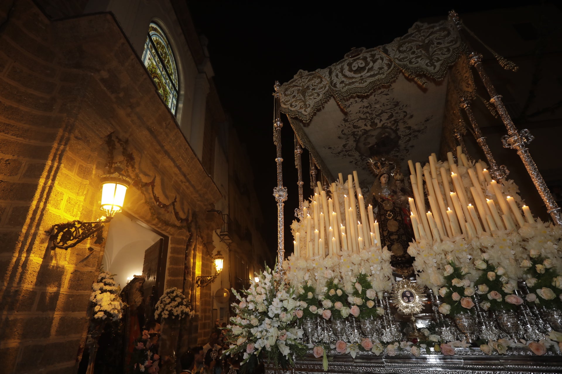 En imágenes: Así ha sido el reencuentro de la Virgen del Carmen con los gaditanos