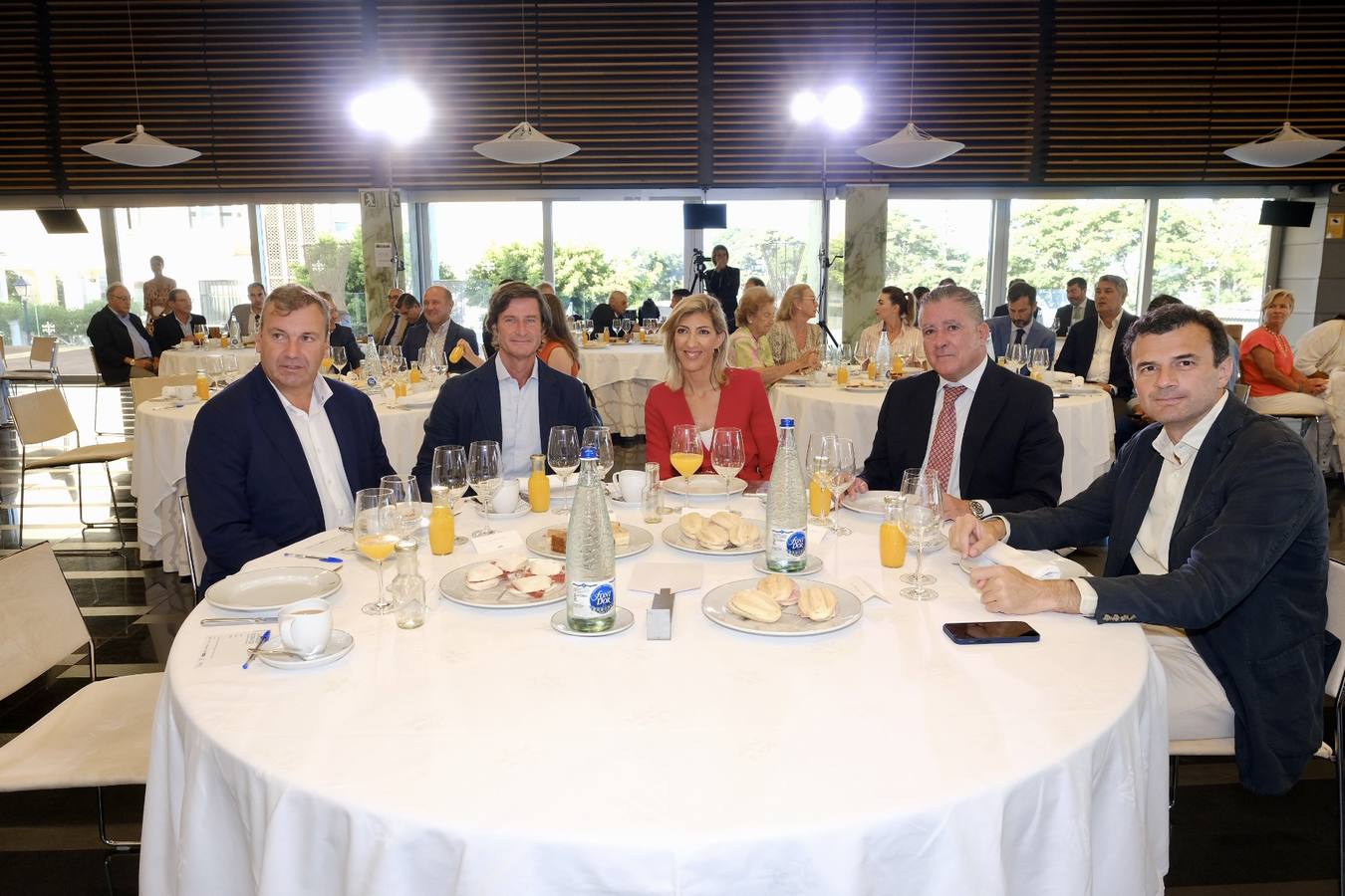 Fotos: Ambiente en la Mirada Económica de ABC y La Voz con Marta Crespo