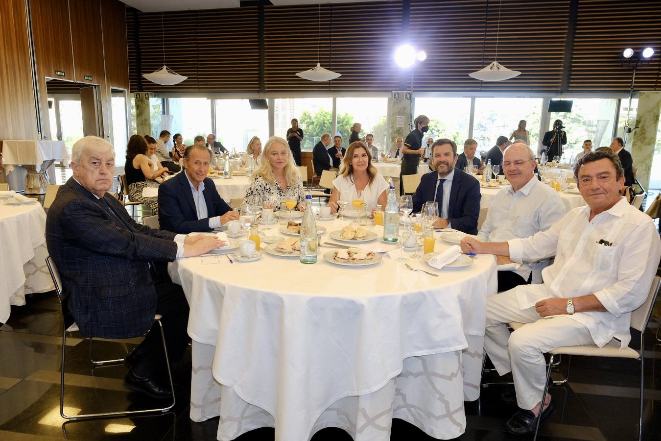 Fotos: Ambiente en la Mirada Económica de ABC y La Voz con Marta Crespo
