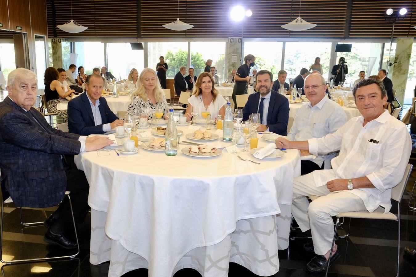 Fotos: Ambiente en la Mirada Económica de ABC y La Voz con Marta Crespo