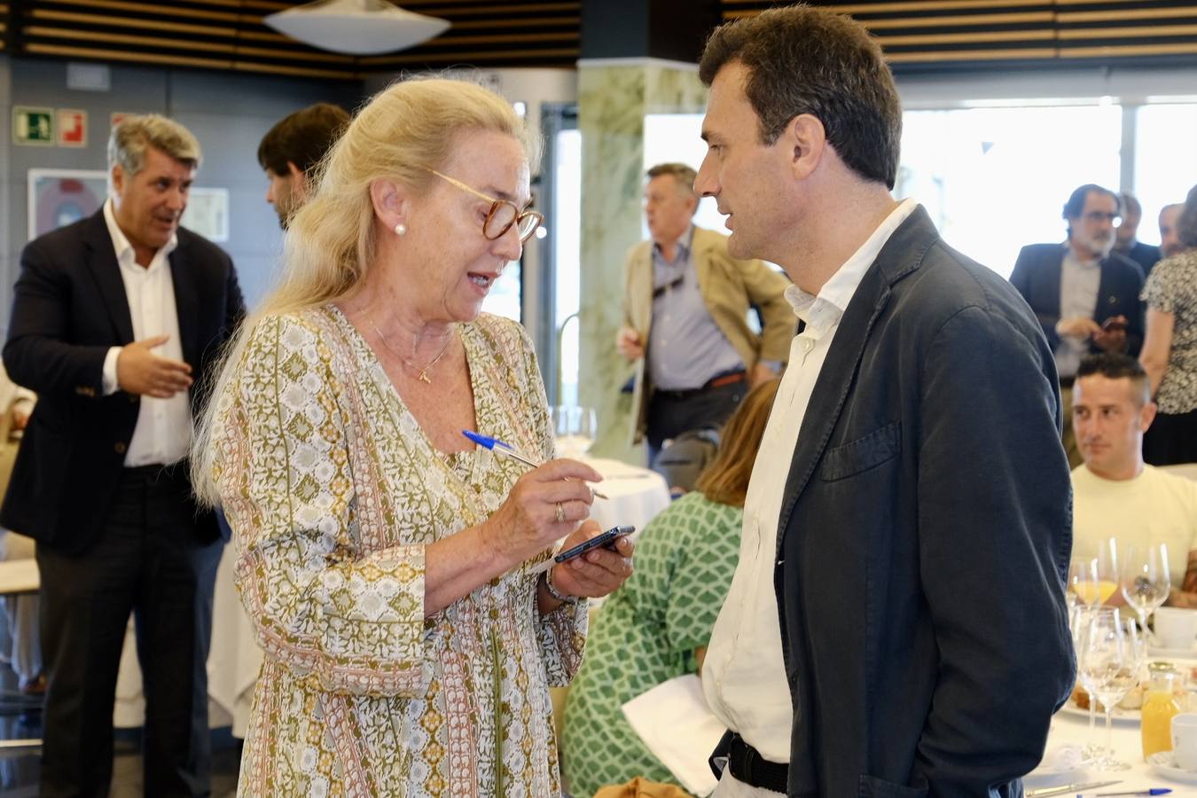 Fotos: Ambiente en la Mirada Económica de ABC y La Voz con Marta Crespo