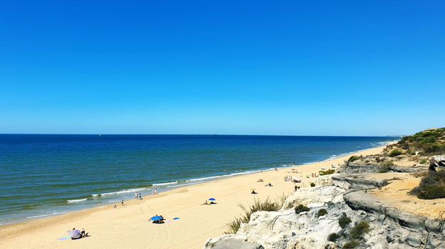 Imagen de la Playa Cuesta de Maneli, Huelva. Fuente: wikicommons