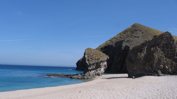 Imagen de la Playa de Los Muertos, Carboneras. Fuente: wikicommons