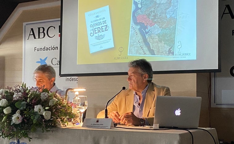 César Saldaña presenta 'El libro de los vinos de Jerez' en el Aula de Cultura de Vista Hermosa