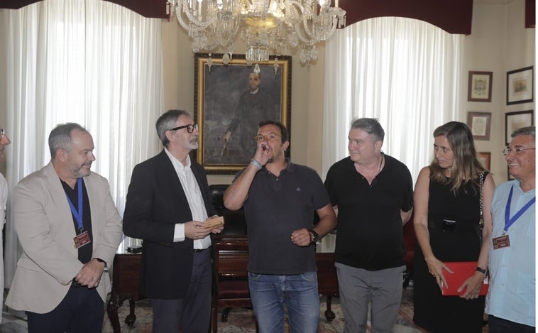 El pito del Carnaval de Cádiz con su candidatura a Patrimonio de la Humanidad ya suena en el Ayuntamiento