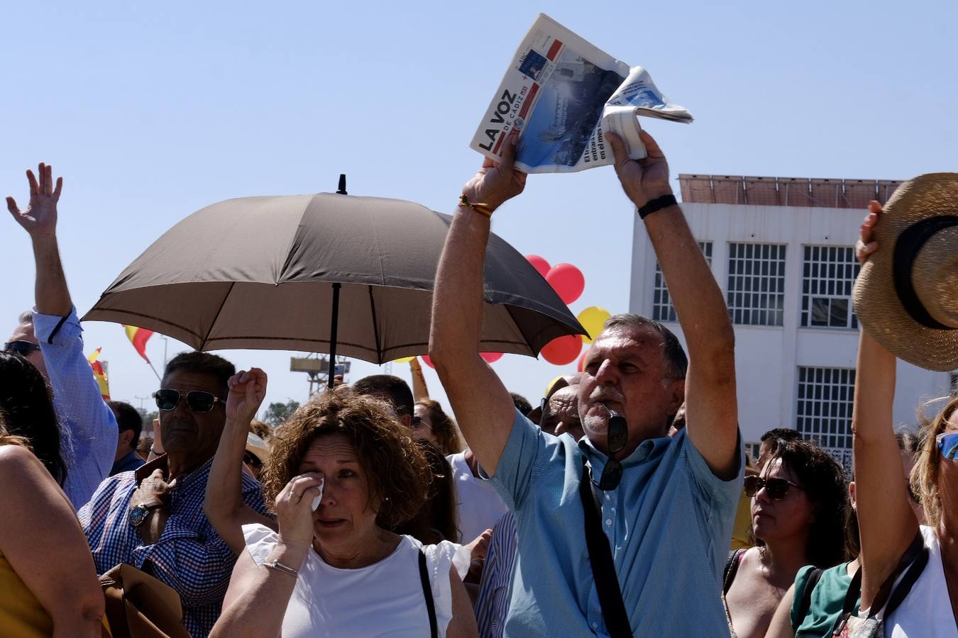 Caluroso reencuentro de Cádiz con el buque Juan Sebastián de Elcano