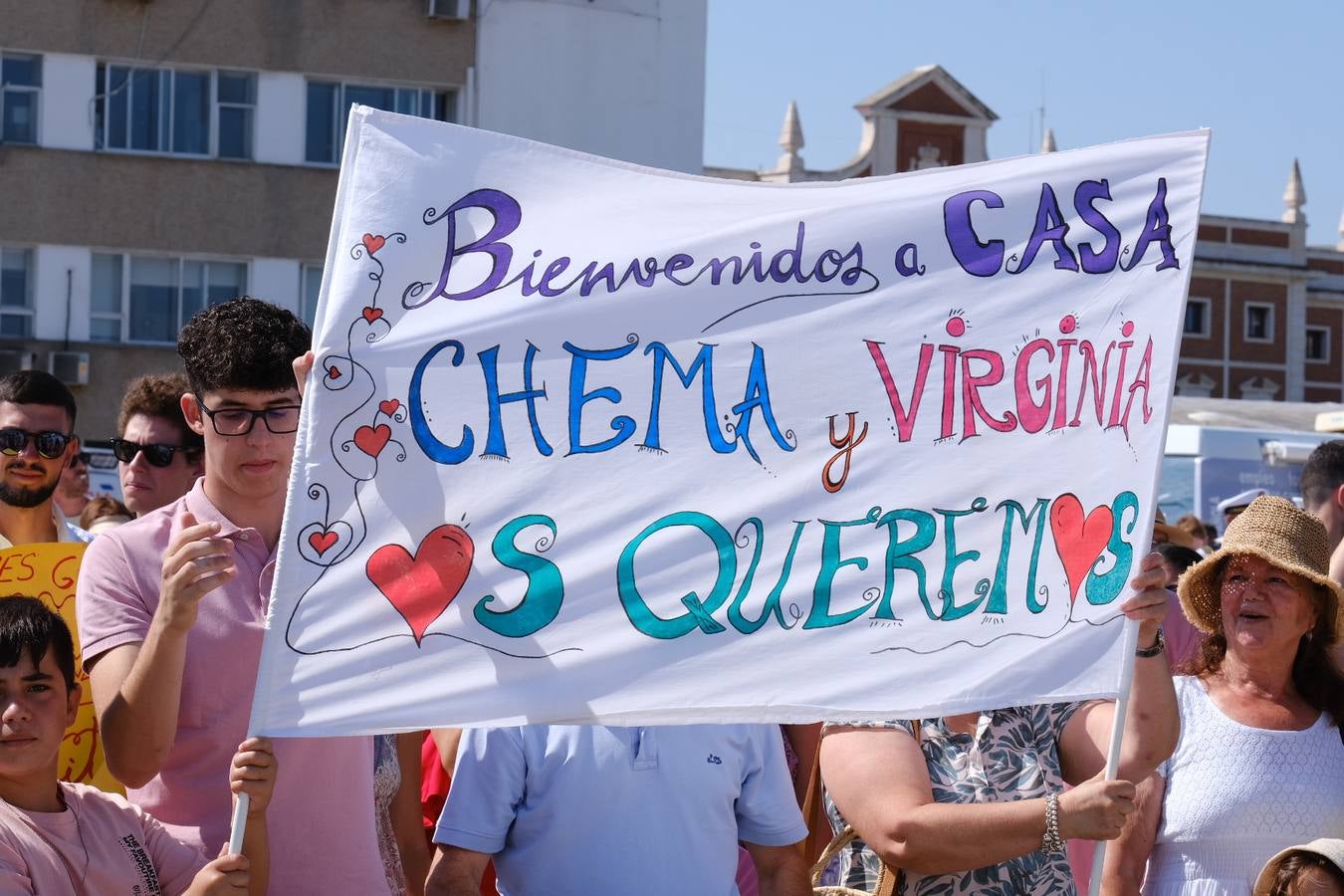 Caluroso reencuentro de Cádiz con el buque Juan Sebastián de Elcano