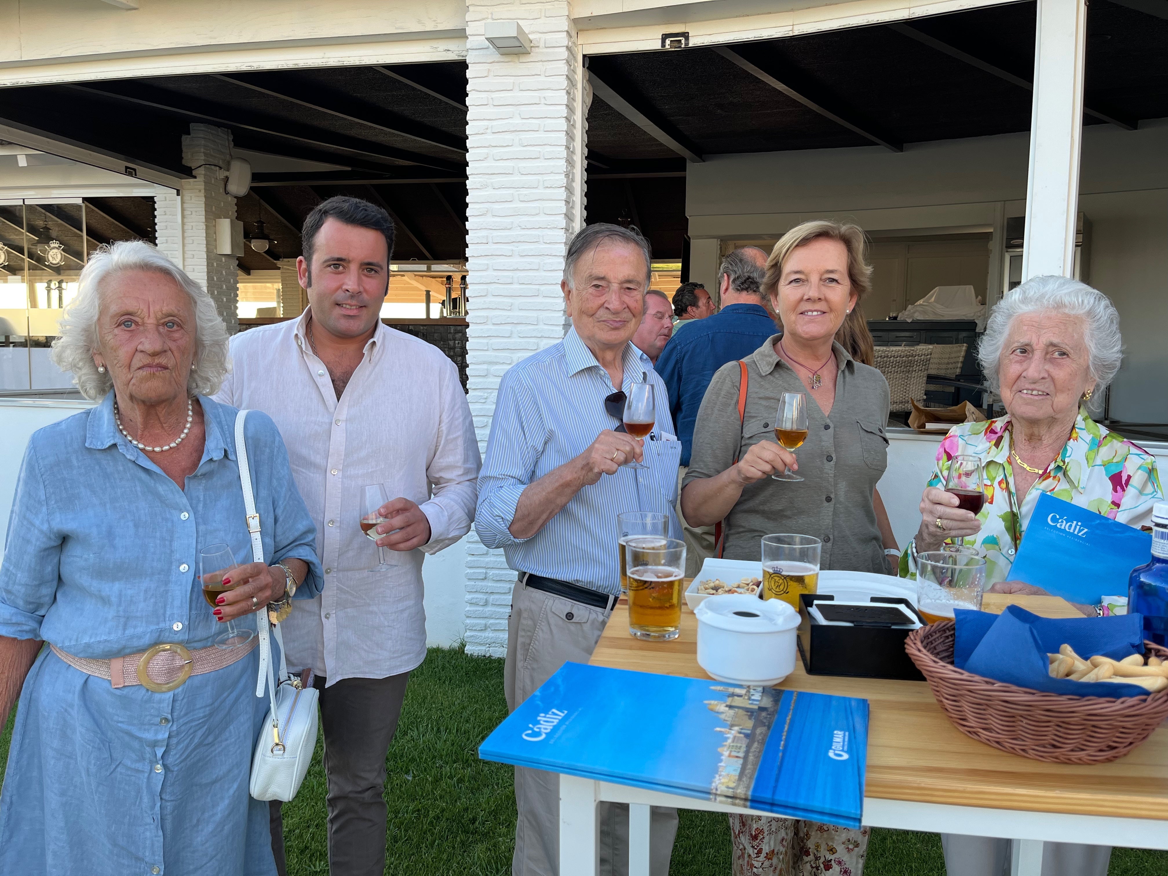 Elisa Osborne Domecq, Serafín Álvarez-Campana, Ernesto Cañedo, María Osborne y Ángeles Osborne.
