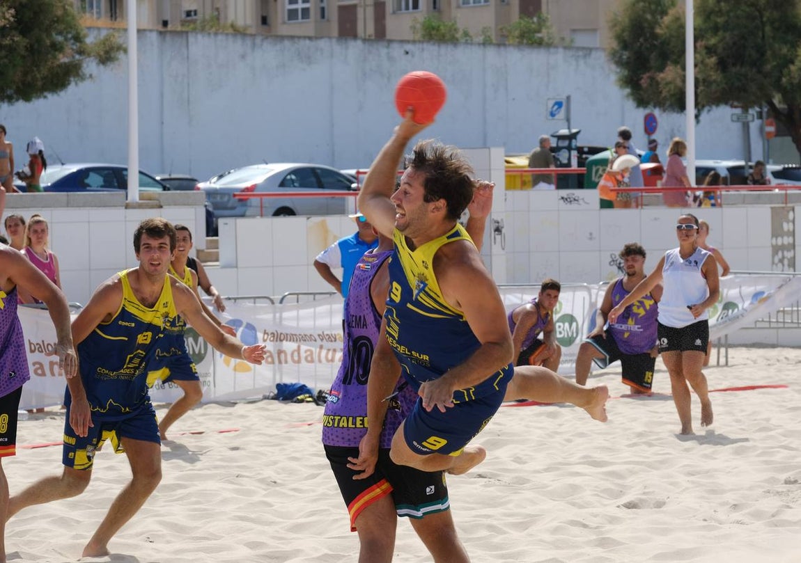 Cádiz acoge el Campeonato de Andalucía de Balonmano Playa