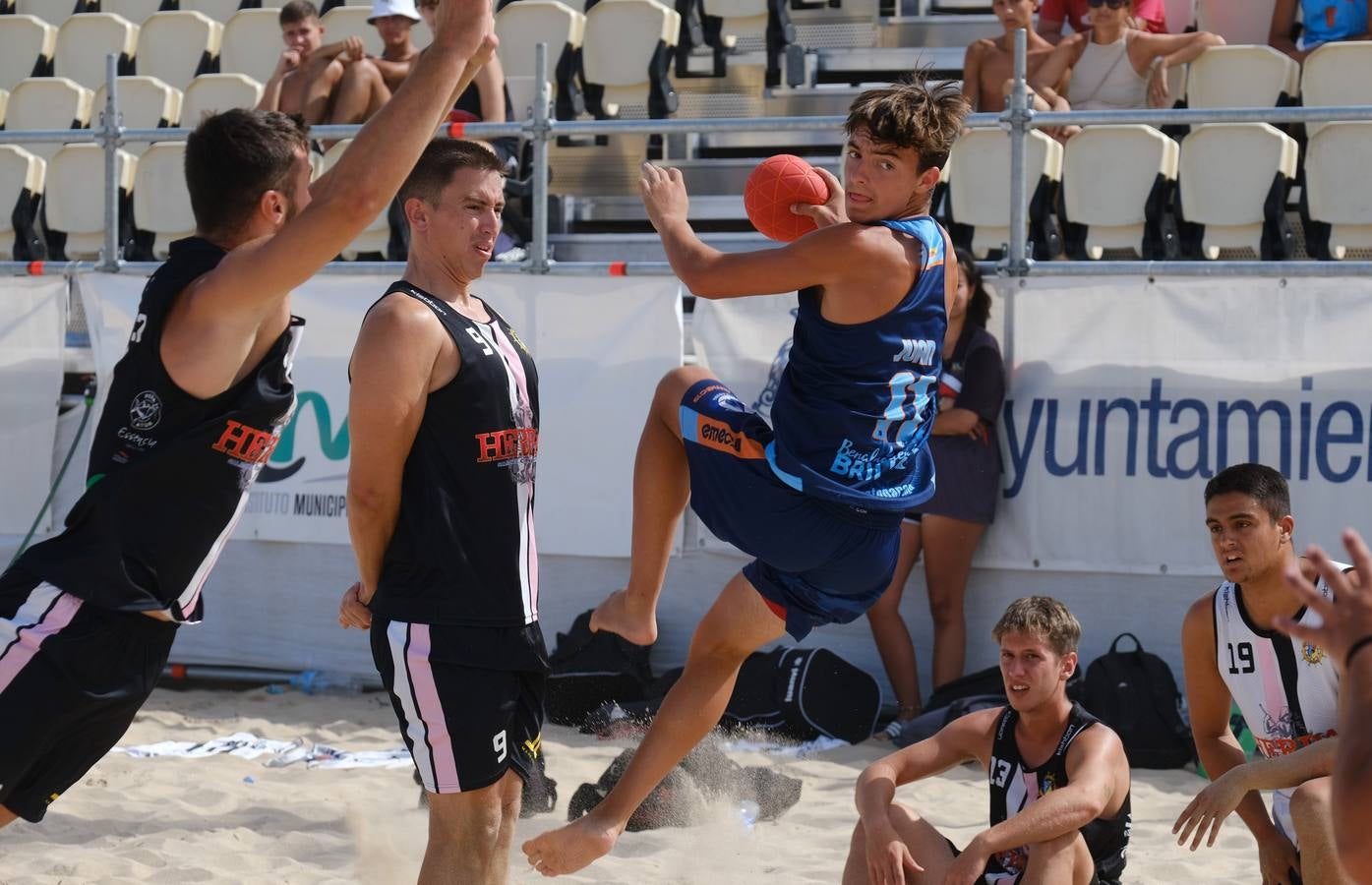 Cádiz acoge el Campeonato de Andalucía de Balonmano Playa