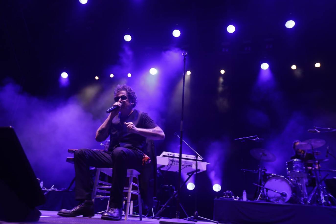 Fotos: El rock de Andrés Calamaro se muestra eterno en Chiclana