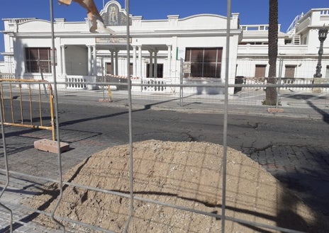 Imagen secundaria 1 - Aspecto de la Avenida Duque de Nájera por las obras.