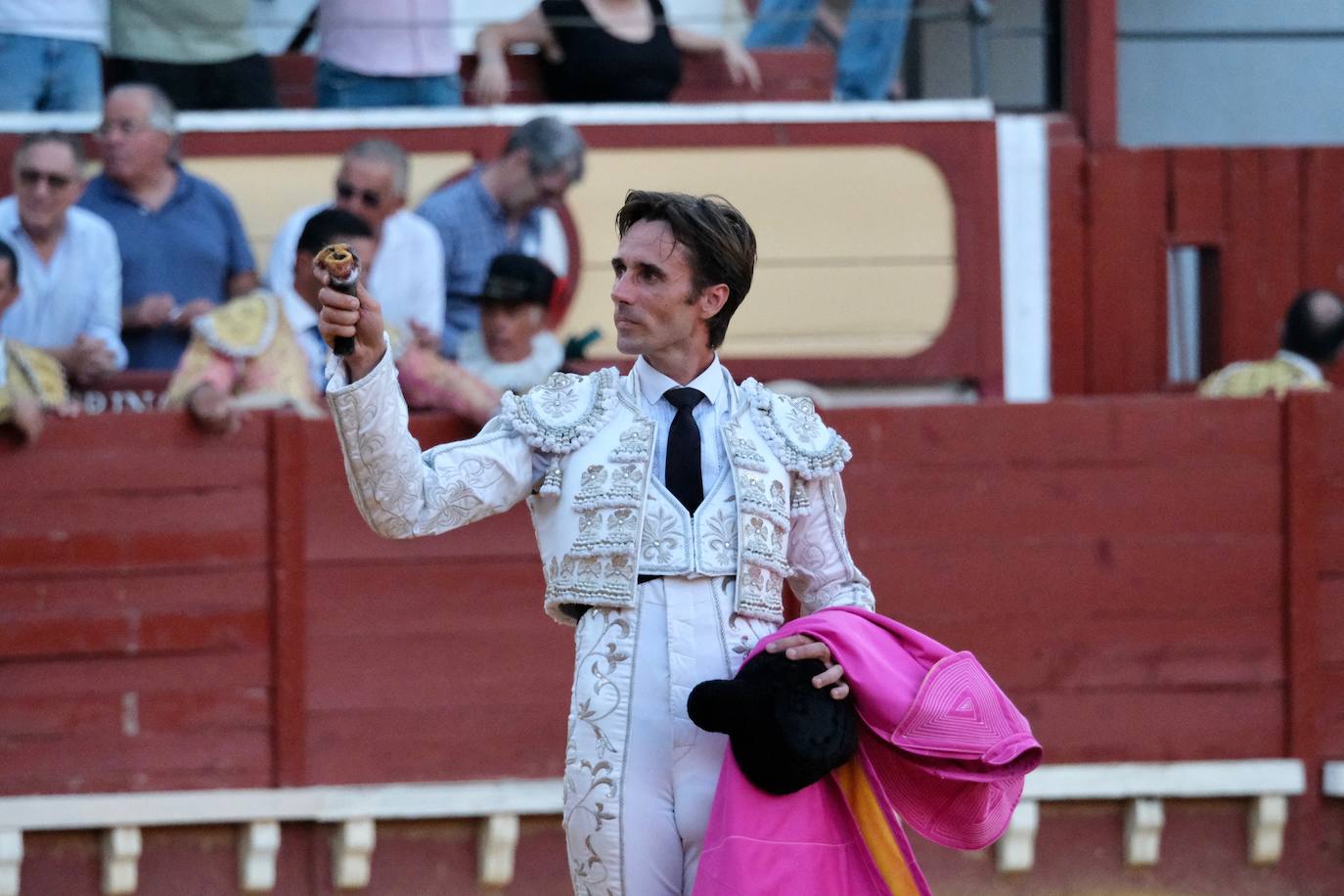 Escribano y Morilla triunfan en la interesante corrida torista de El Puerto