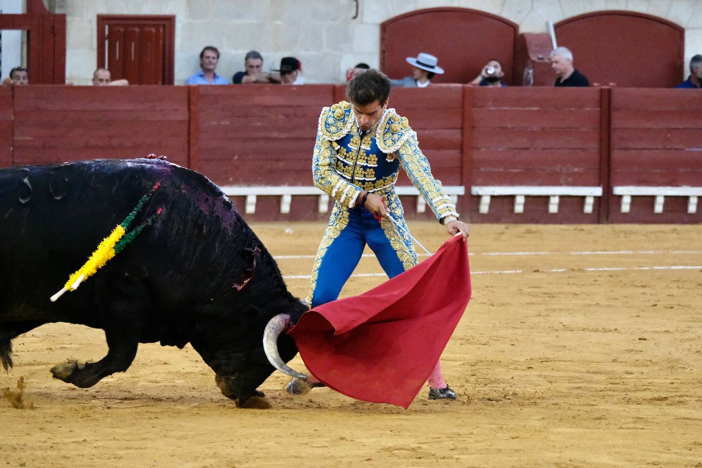 Escribano y Morilla triunfan en la interesante corrida torista de El Puerto