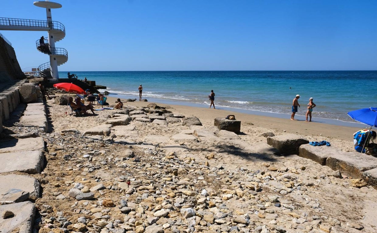 Estado en el que se encuentra una zona de la playa de Santa María del Mar.