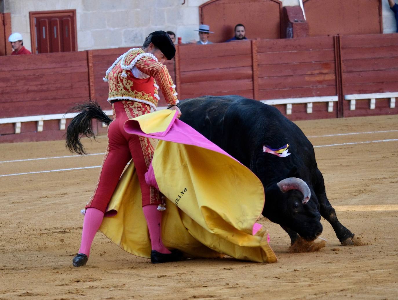 Escribano y Morilla triunfan en la interesante corrida torista de El Puerto