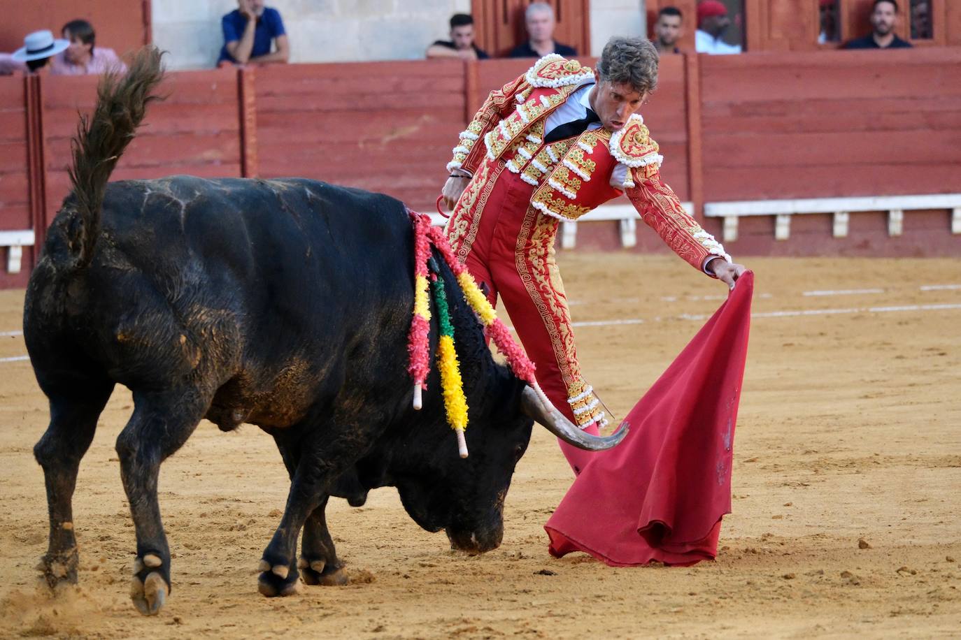 Escribano y Morilla triunfan en la interesante corrida torista de El Puerto