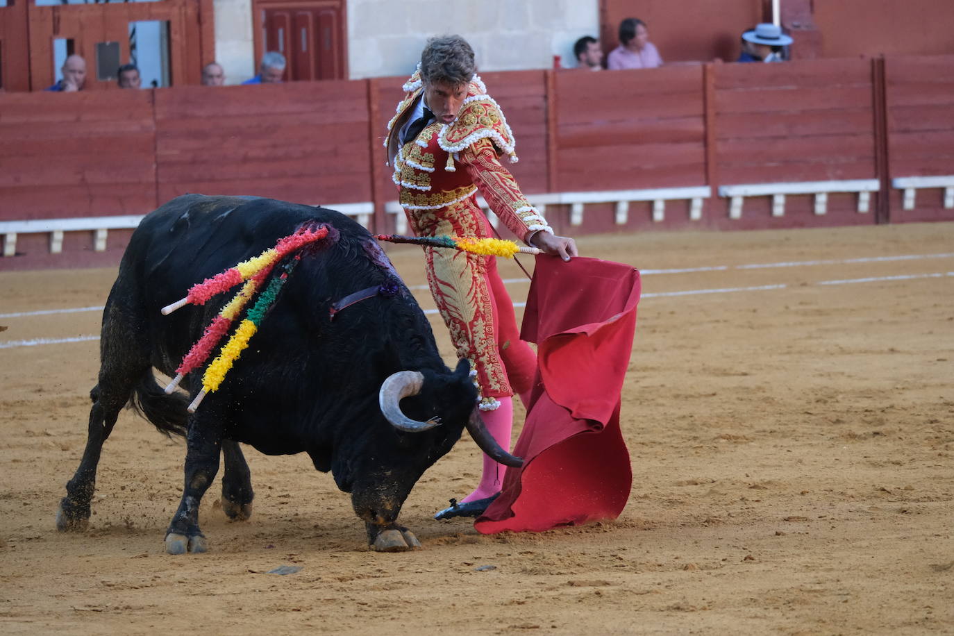 Escribano y Morilla triunfan en la interesante corrida torista de El Puerto