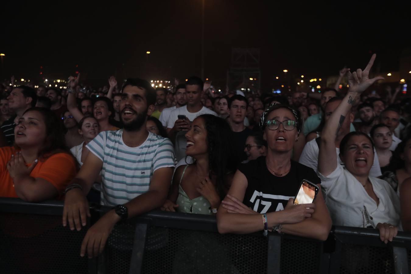 Búscate en la galería de imágenes del concierto de Izal en Cádiz