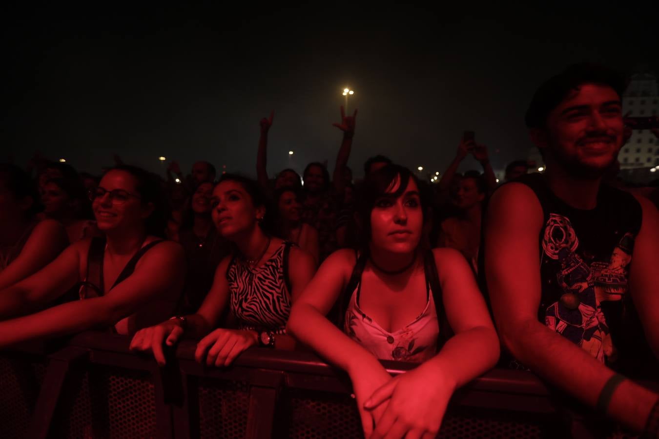 Búscate en la galería de imágenes del concierto de Izal en Cádiz