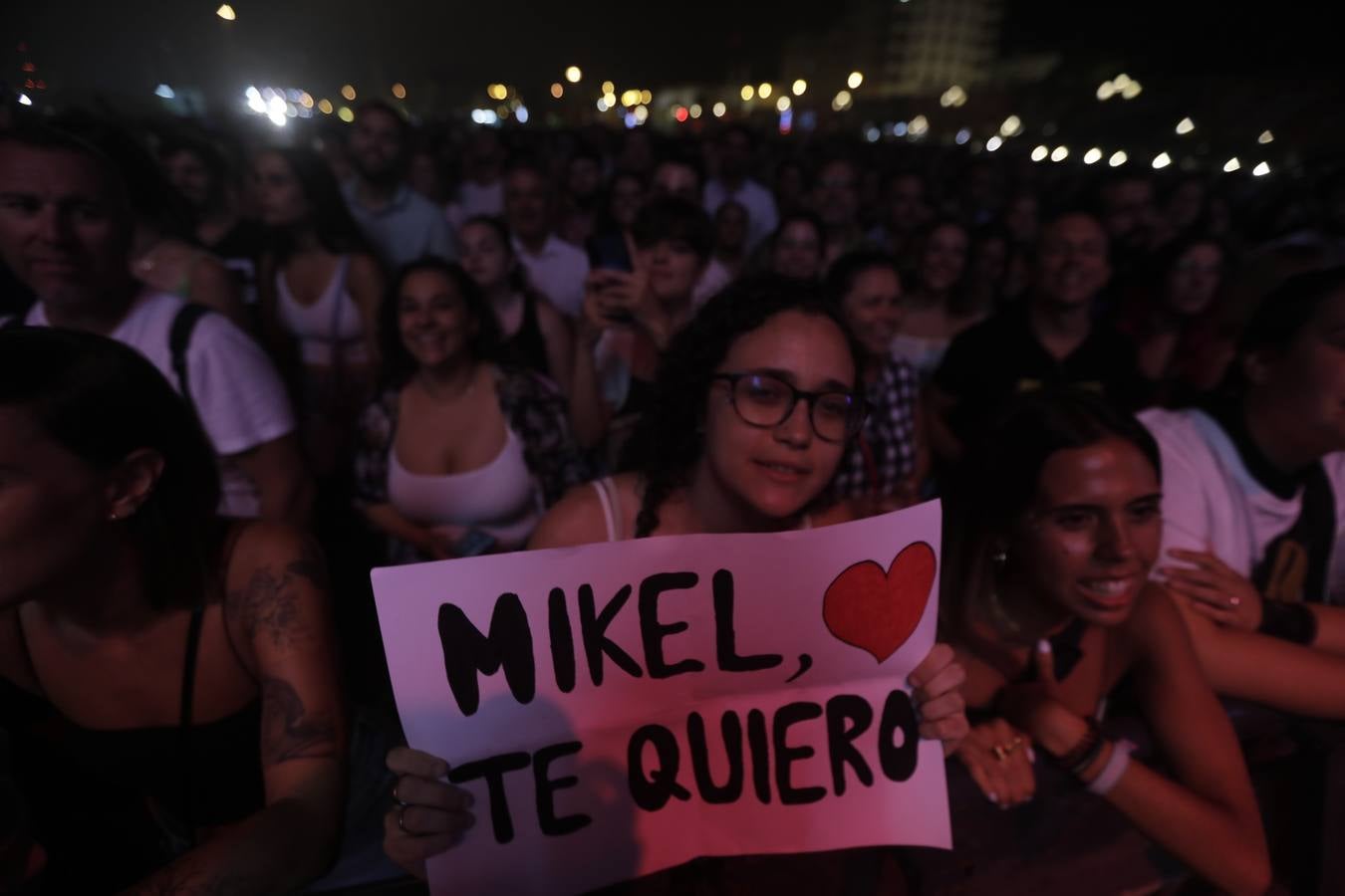 Búscate en la galería de imágenes del concierto de Izal en Cádiz