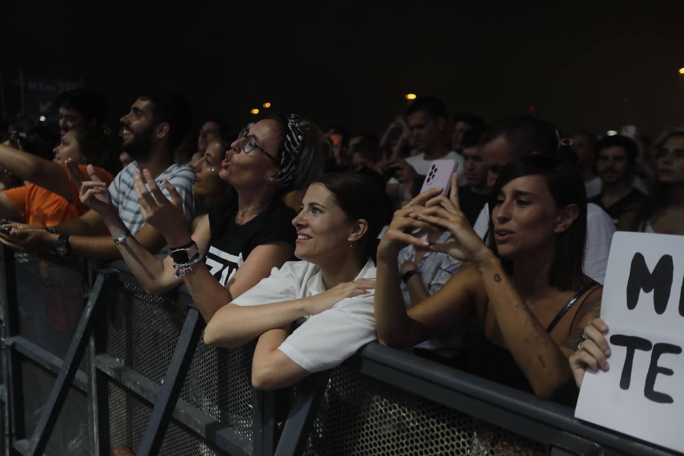 Búscate en la galería de imágenes del concierto de Izal en Cádiz