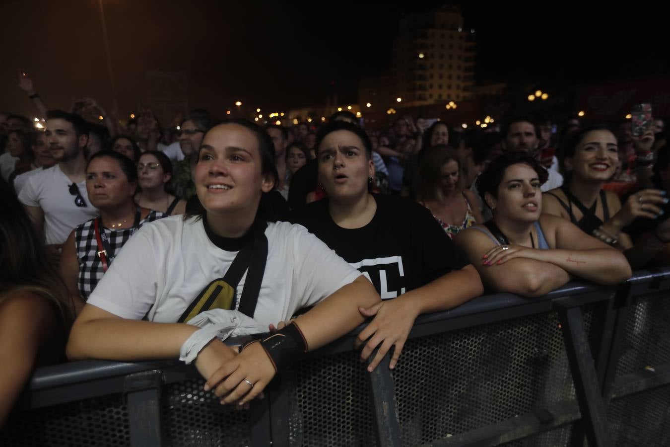 Búscate en la galería de imágenes del concierto de Izal en Cádiz