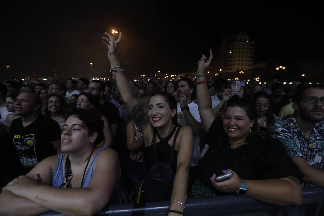 Búscate en la galería de imágenes del concierto de Izal en Cádiz