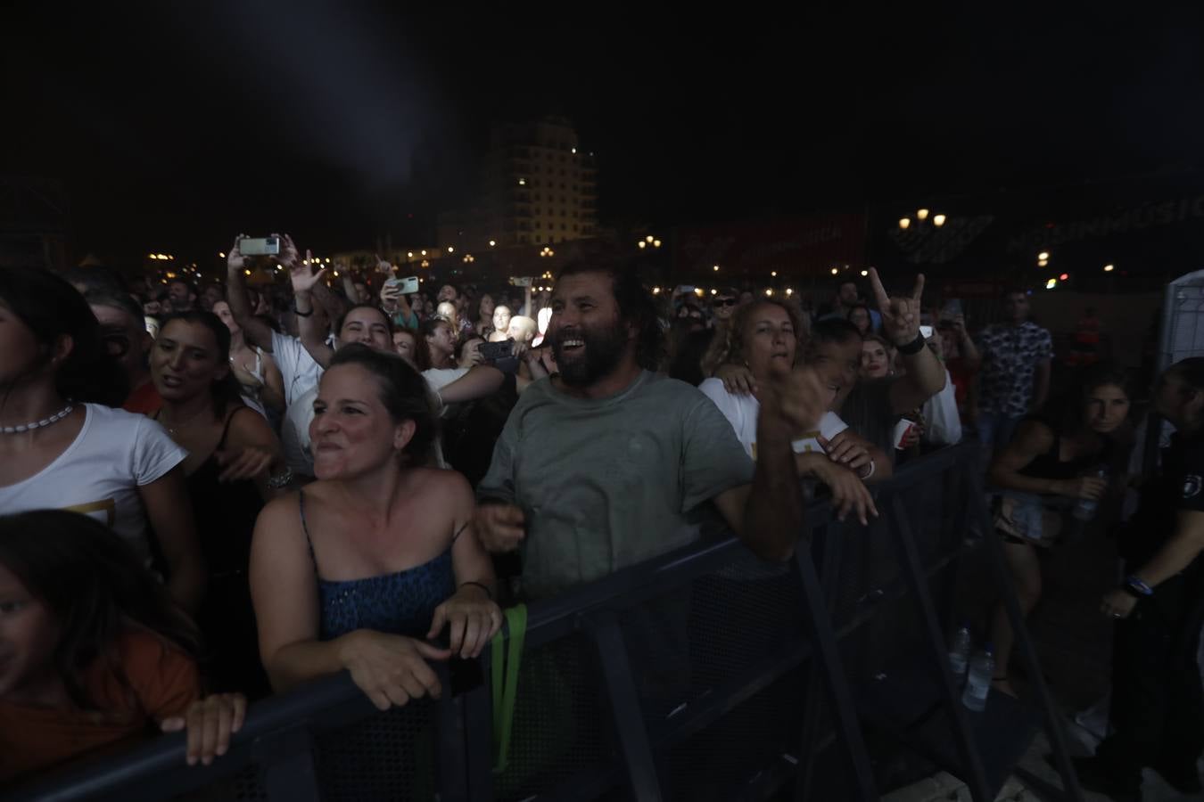 Búscate en la galería de imágenes del concierto de Izal en Cádiz