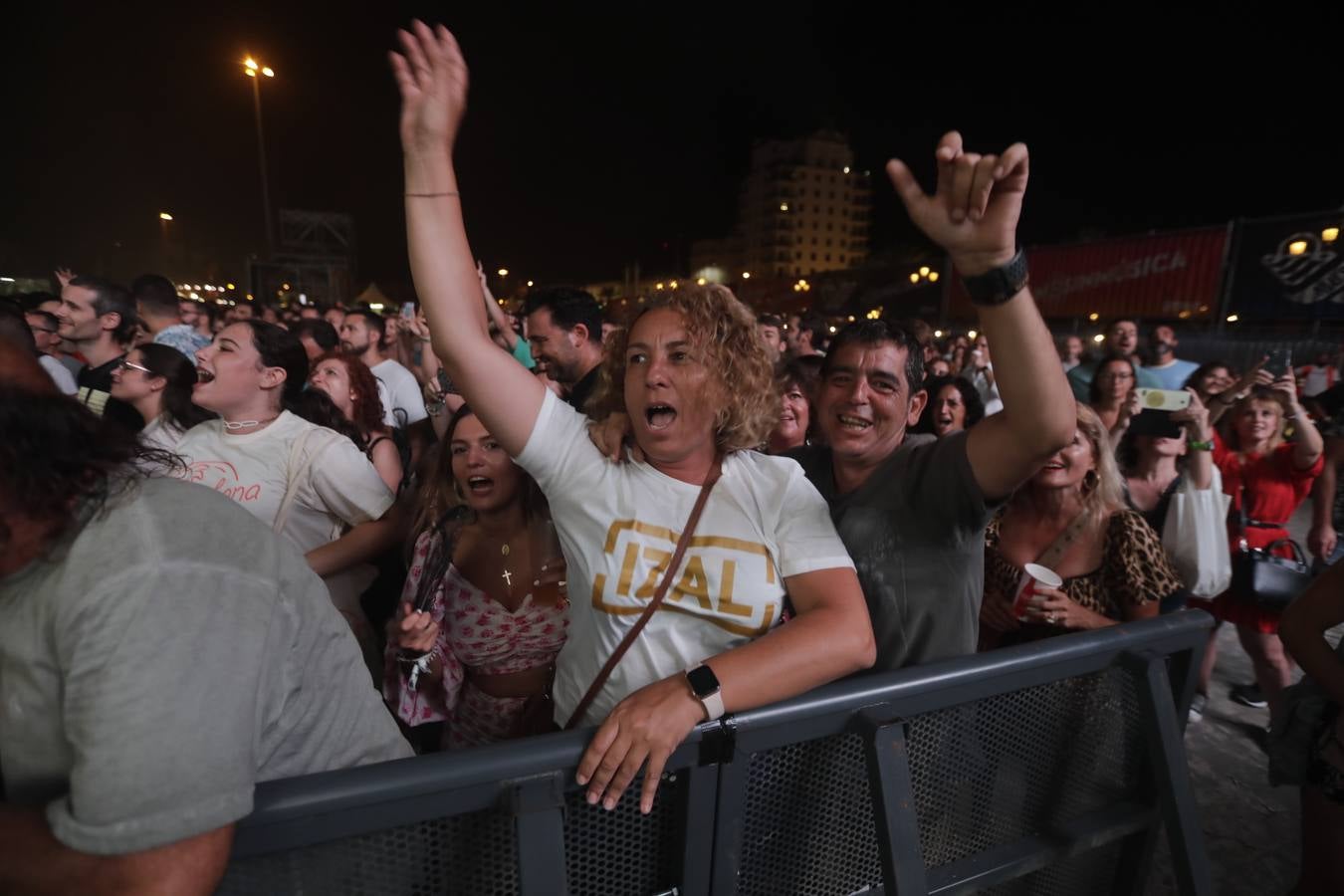 Búscate en la galería de imágenes del concierto de Izal en Cádiz