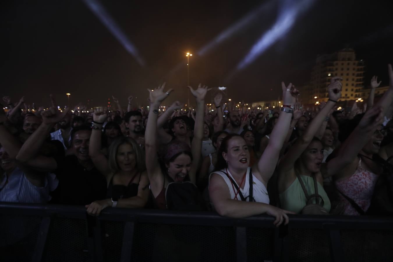 Búscate en la galería de imágenes del concierto de Izal en Cádiz