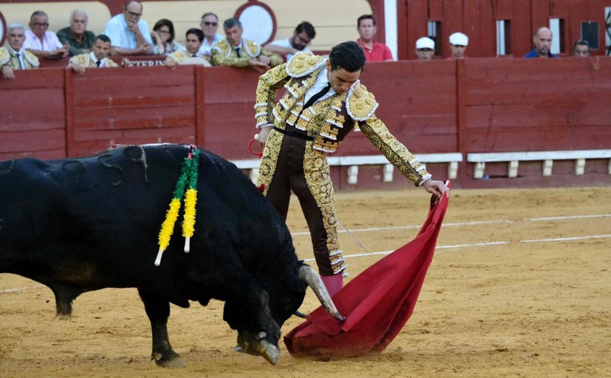 Un momento de la faena de Juan Ortega