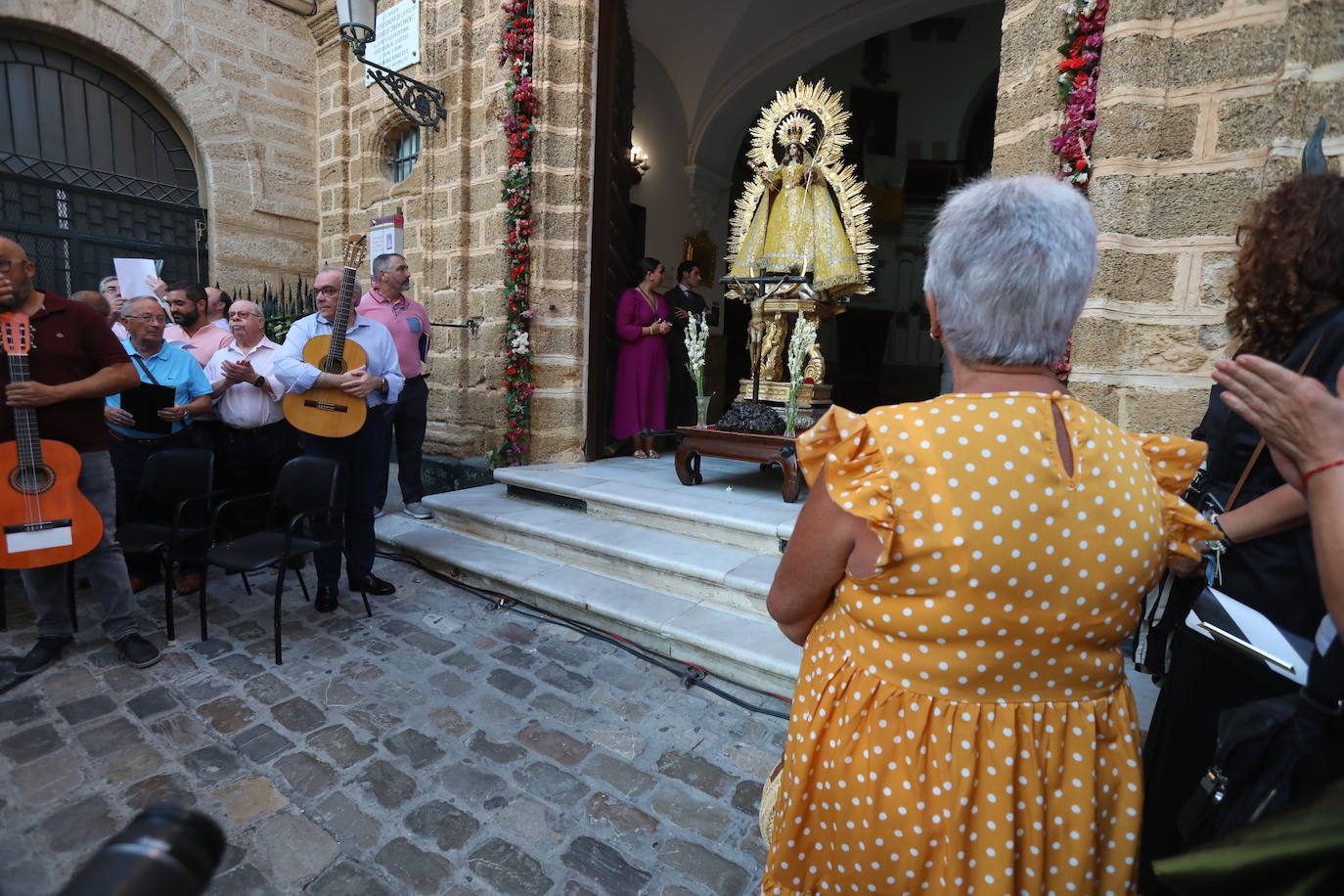 Las imágenes del traslado de la Dolorosa de la archicofradía de la Palma al santuario de la Patrona