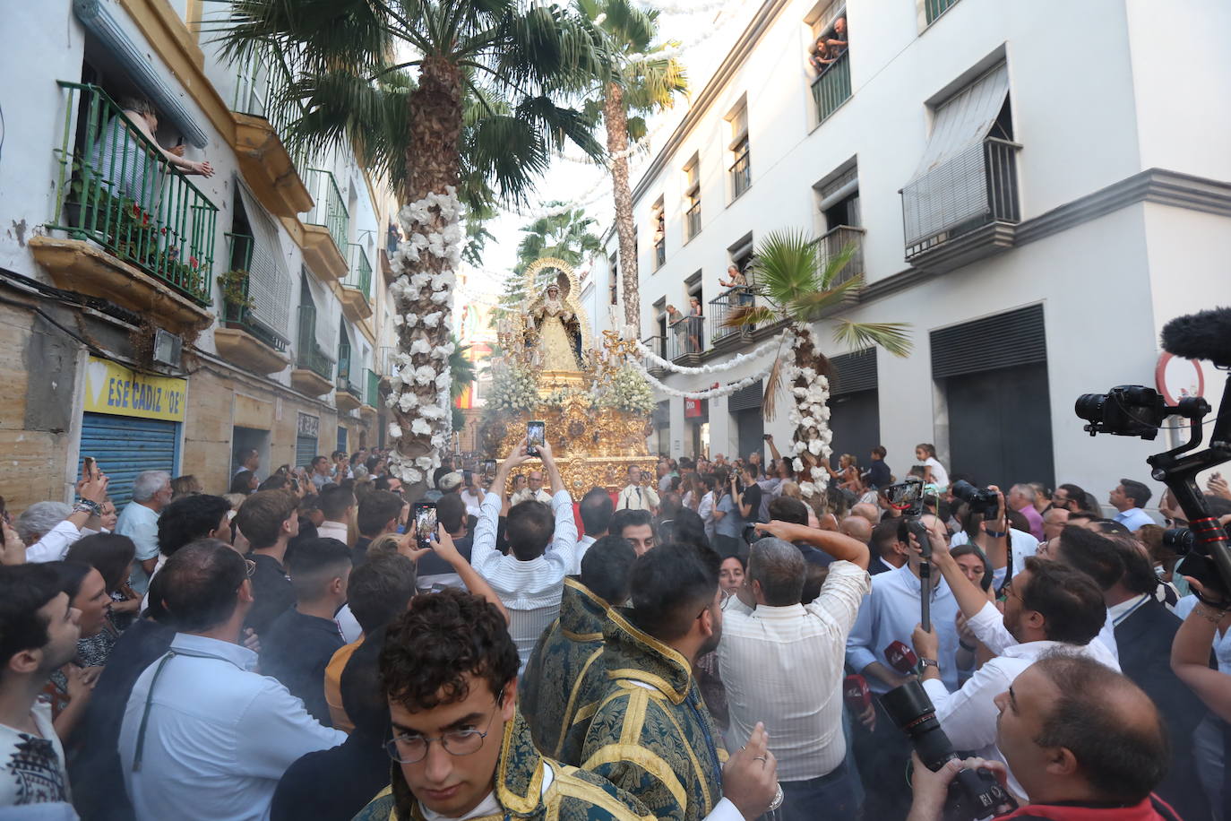 Las imágenes del traslado de la Dolorosa de la archicofradía de la Palma al santuario de la Patrona