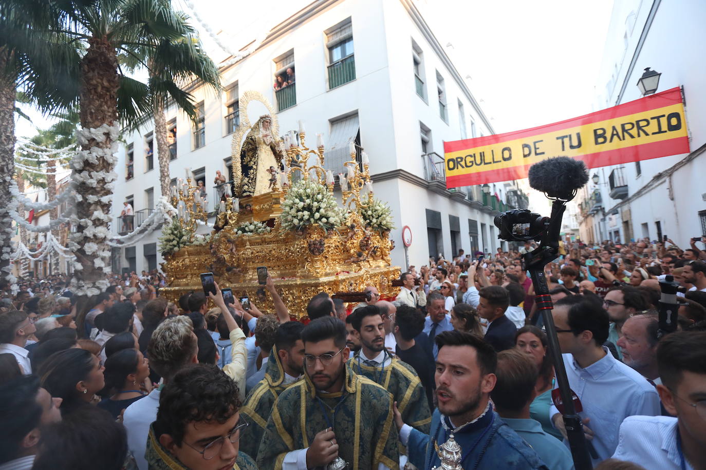 Las imágenes del traslado de la Dolorosa de la archicofradía de la Palma al santuario de la Patrona